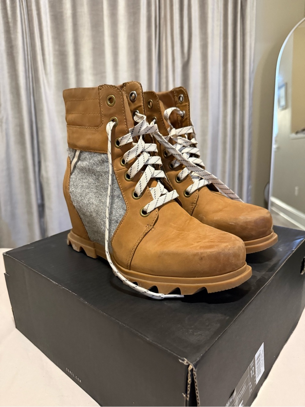 Sorel heeled boots size 12 tan and gray